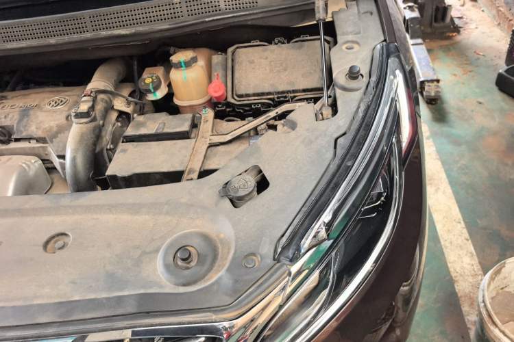 Used Buick GL8 2017 ES 28T Luxury Model China V Standard Engine Bay Left