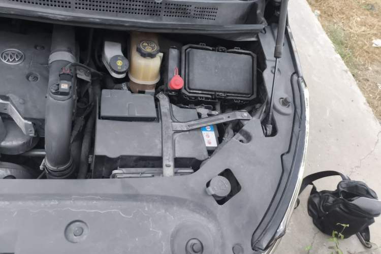 Used Buick GL8 2017 ES 28T Luxury Model China V Standard Engine Bay Left