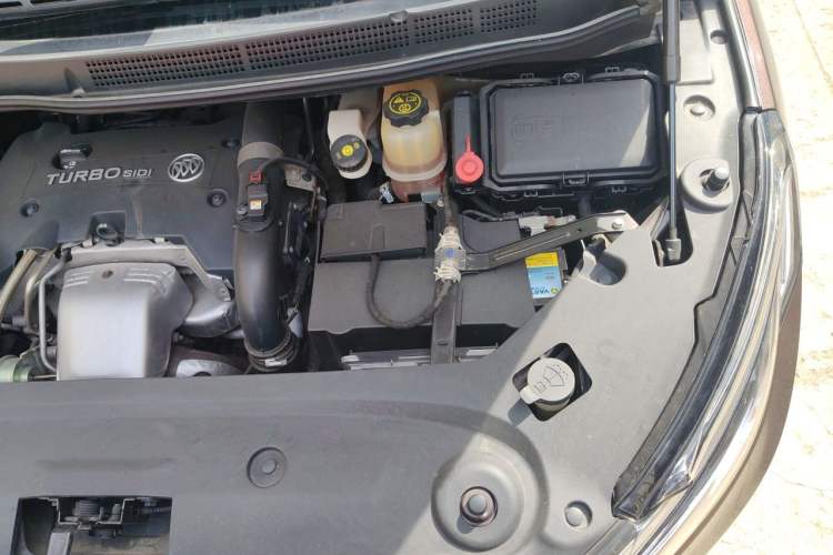 Used Buick GL8 2017 ES 28T Luxury Model China V Standard Engine Bay Left