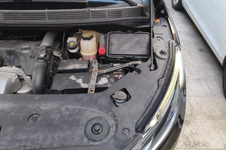 Used Buick GL8 2017 ES 28T Luxury Model China V Standard Engine Bay Left