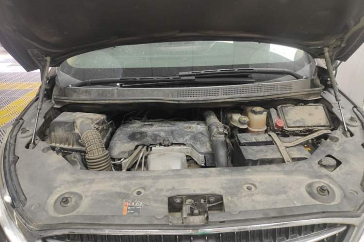 Used Buick GL8 2017 ES 28T Luxury Model China V Standard Engine Bay