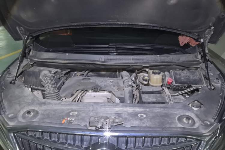 Used Buick GL8 2017 ES 28T Luxury Model China V Standard Engine Bay