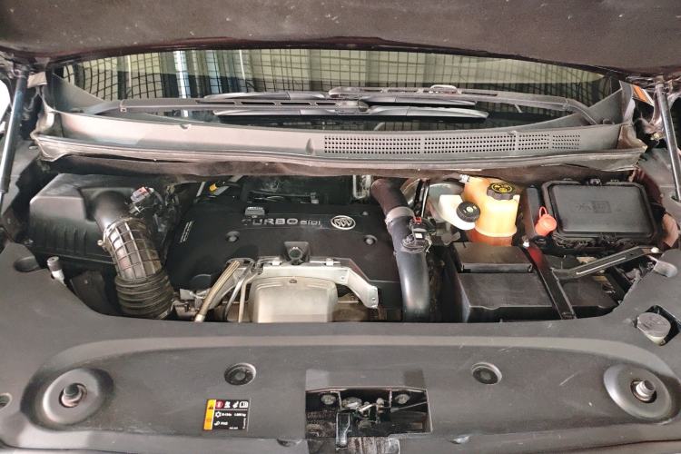 Used Buick GL8 2017 ES 28T Comfort Model China V Standard Engine Bay