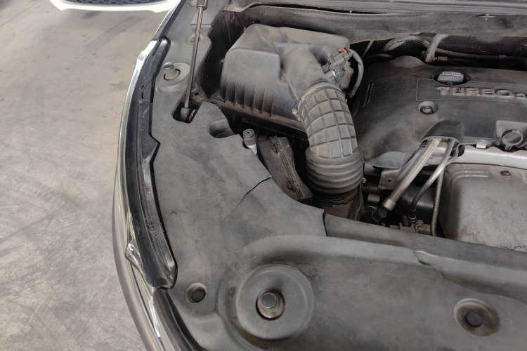 Used Buick GL8 2017 ES 28T Comfort Model China V Standard Engine Bay Right
