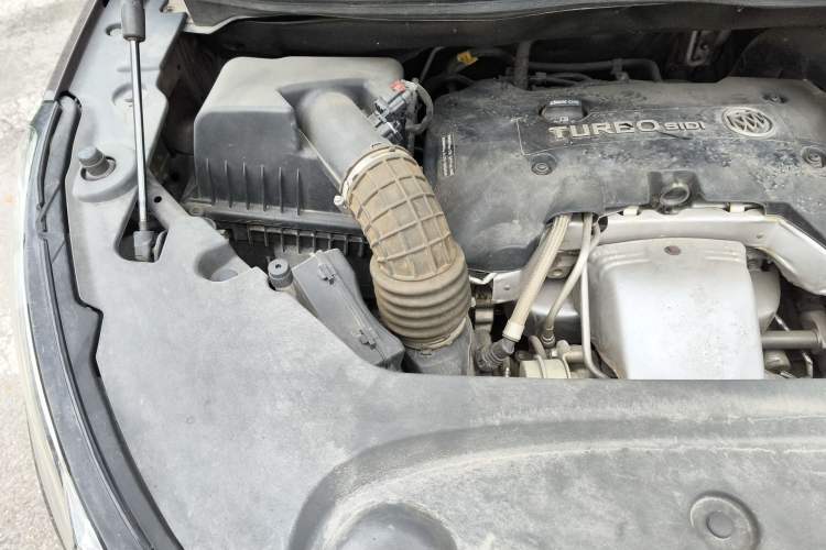 Used Buick GL8 2017 ES 28T Comfort Model China V Standard Engine Bay Right