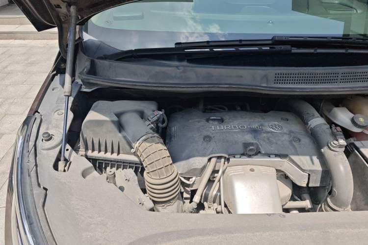 Used Buick GL8 2017 ES 28T Flagship Model China V Standard Engine Bay Right