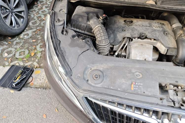 Used Buick GL8 2017 ES 28T Luxury Model China V Standard Engine Bay Right