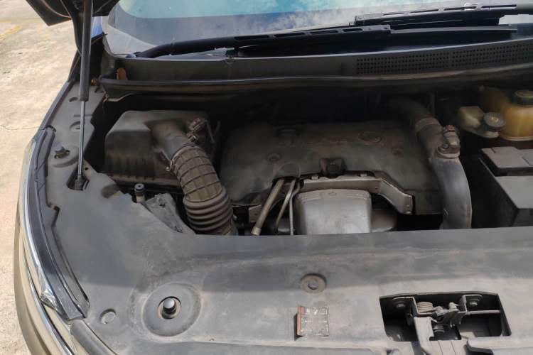 Used Buick GL8 2017 ES 28T Premium Version China V Standard Engine Bay Right