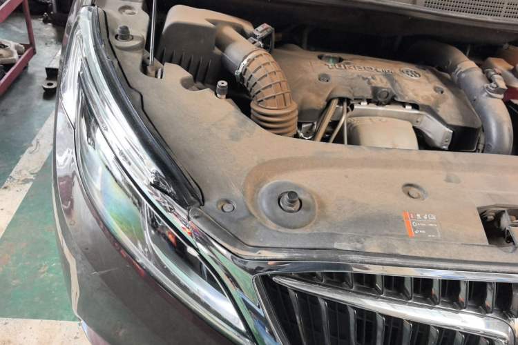 Used Buick GL8 2017 ES 28T Luxury Model China V Standard Engine Bay Right