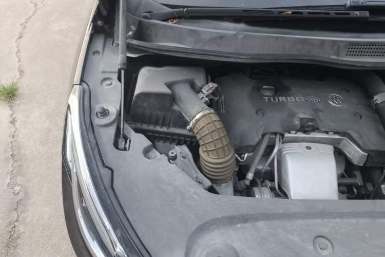Used Buick GL8 2017 ES 28T Luxury Model China V Standard Engine Bay Right