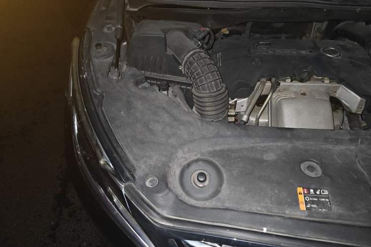 Used Buick GL8 2017 ES 28T Premium Version China V Standard Engine Bay Right