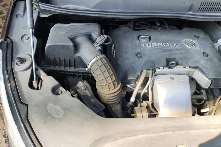 Used Buick GL8 2017 ES 28T Flagship Model China V Standard Engine Bay Right