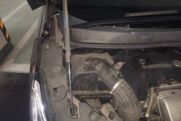 Used Buick GL8 2017 ES 28T Flagship Model China V Standard Engine Bay Right