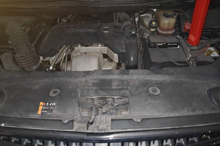 Used Buick GL8 2017 ES 28T Premium Version China V Standard Engine Bay