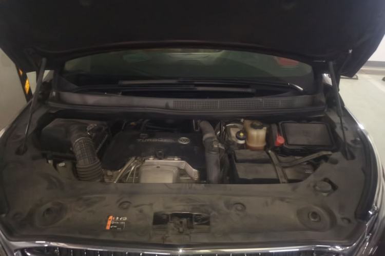 Used Buick GL8 2017 ES 28T Flagship Model China V Standard Engine Bay
