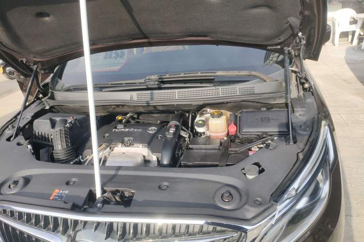 Used Buick GL8 2017 ES 28T Comfort Model China V Standard Engine Bay
