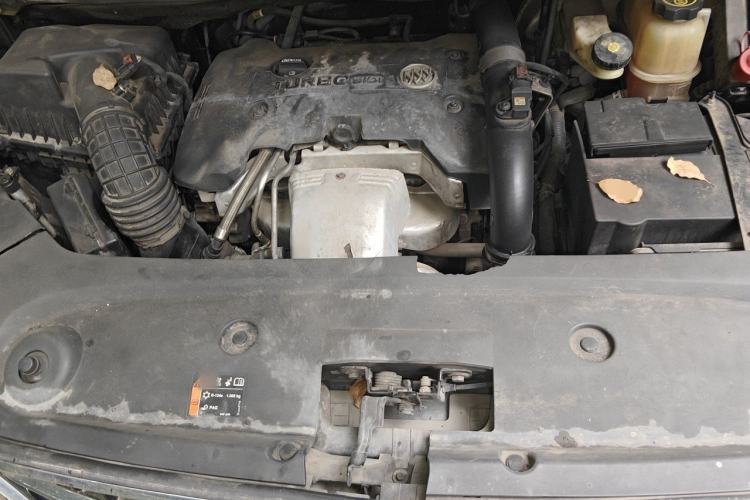 Used Buick GL8 2017 ES 28T Luxury Model China V Standard Engine Bay