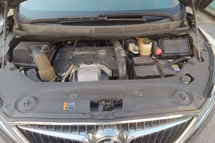 Used Buick GL8 2017 ES 28T Luxury Model China V Standard Engine Bay