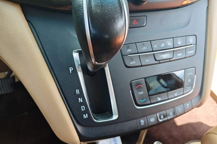 Used Buick GL8 2017 ES 28T Premium Version China V Standard Gear Lever