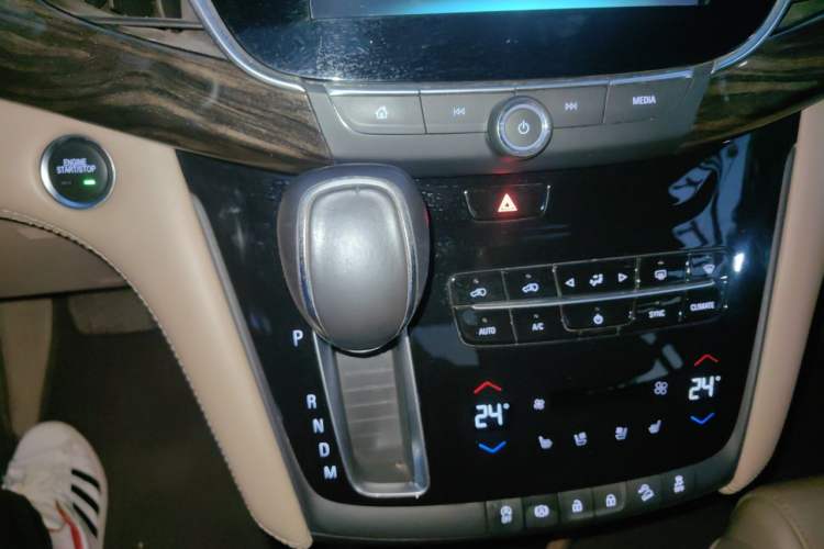 Used Buick GL8 2017 ES 28T Flagship Model China V Standard Gear Lever