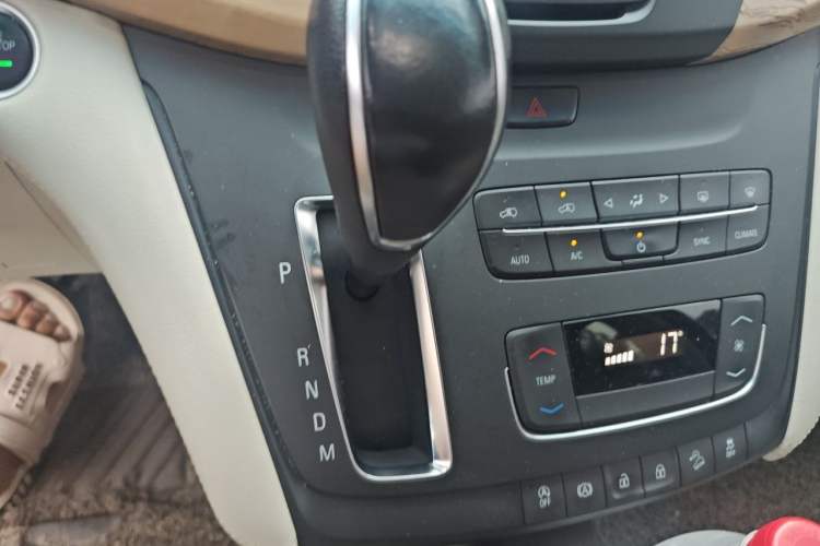 Used Buick GL8 2017 ES 28T Comfort Model China V Standard Gear Lever
