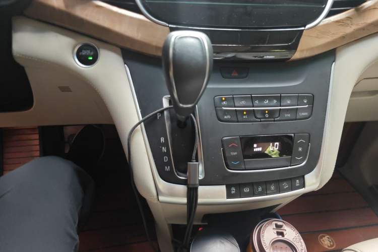 Used Buick GL8 2017 ES 28T Comfort Model China V Standard Gear Lever