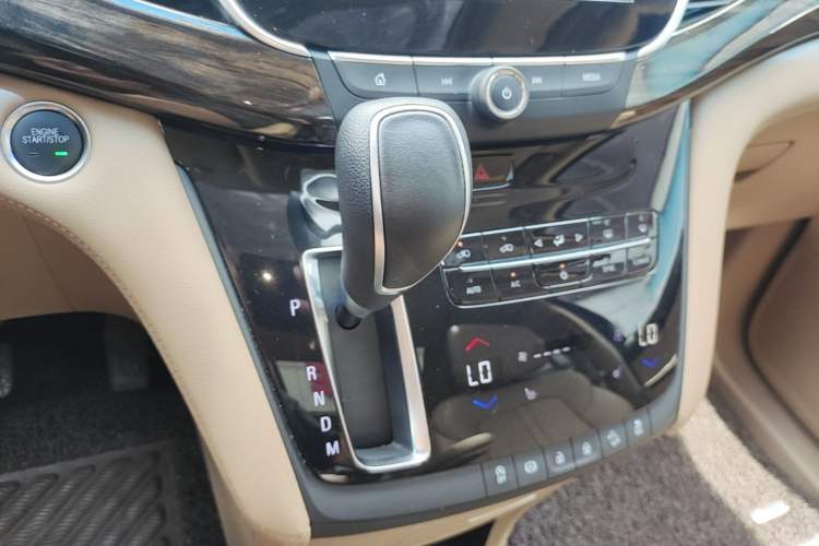 Used Buick GL8 2017 ES 28T Luxury Model China V Standard Gear Lever