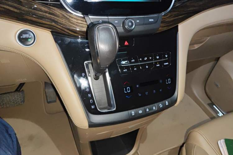 Used Buick GL8 2017 ES 28T Flagship Model China V Standard Gear Lever