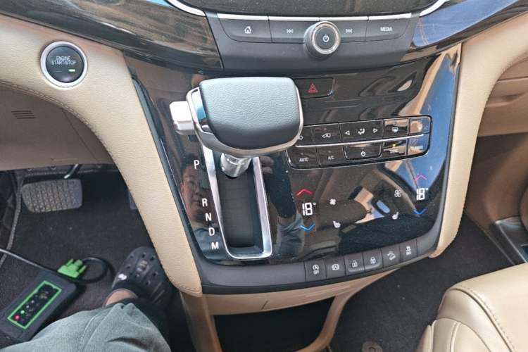 Used Buick GL8 2017 ES 28T Luxury Model China V Standard Gear Lever
