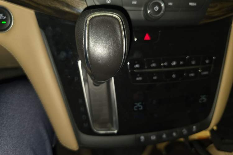 Used Buick GL8 2017 ES 28T Luxury Model China V Standard Gear Lever
