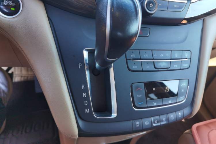 Used Buick GL8 2017 ES 28T Premium Version China V Standard Gear Lever