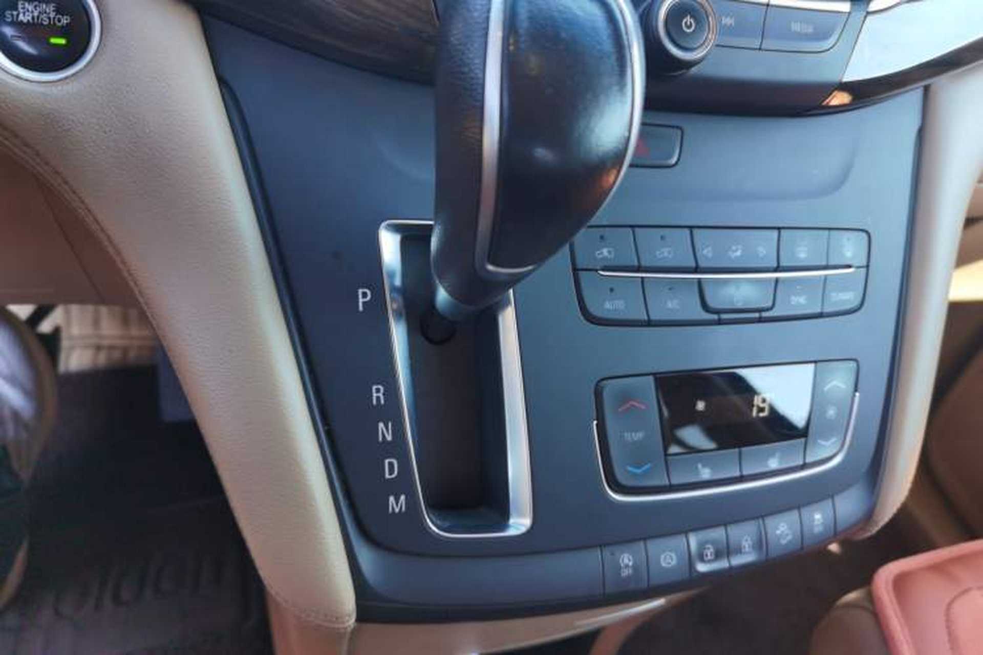 Used Buick GL8 2017 ES 28T Premium Version China V Standard Gear Lever