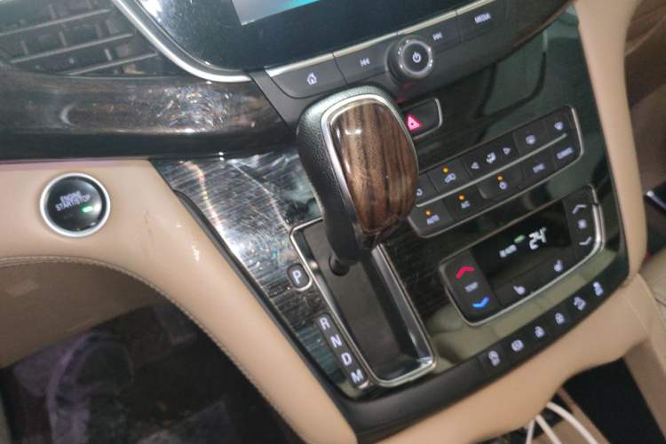 Used Buick GL8 2017 ES 28T Premium Version China V Standard Gear Lever