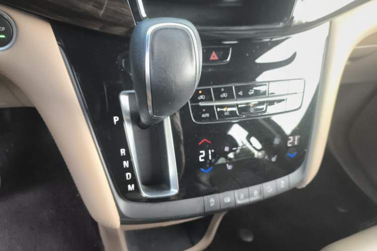 Used Buick GL8 2017 ES 28T Luxury Model China V Standard Gear Lever