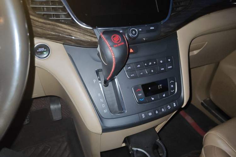 Used Buick GL8 2017 ES 28T Premium Version China V Standard Gear Lever