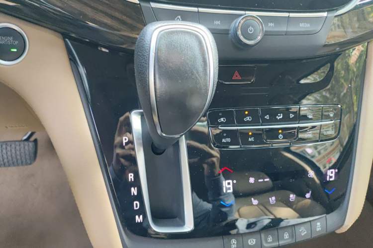 Used Buick GL8 2017 ES 28T Flagship Model China V Standard Gear Lever