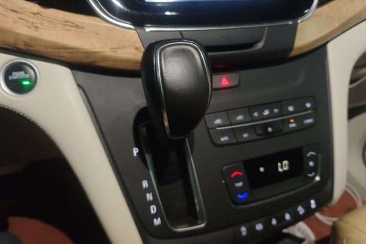 Used Buick GL8 2017 ES 28T Comfort Model China V Standard Gear Lever