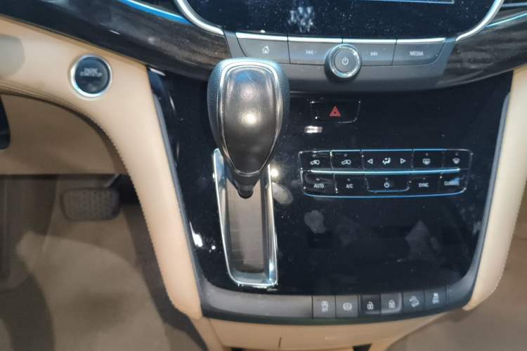 Used Buick GL8 2017 ES 28T Luxury Model China V Standard Gear Lever