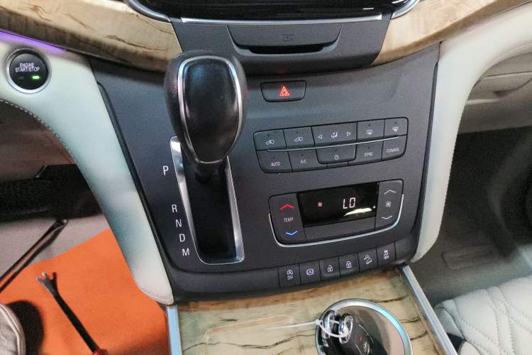 Used Buick GL8 2017 ES 28T Comfort Model China V Standard Gear Lever