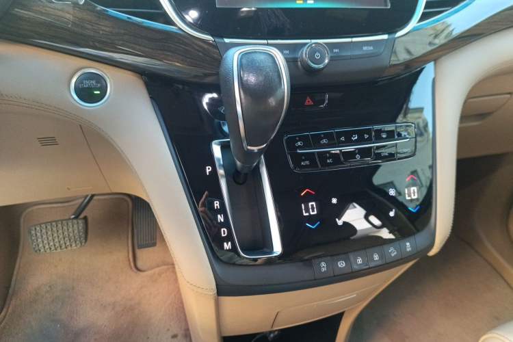 Used Buick GL8 2017 ES 28T Luxury Model China V Standard Gear Lever
