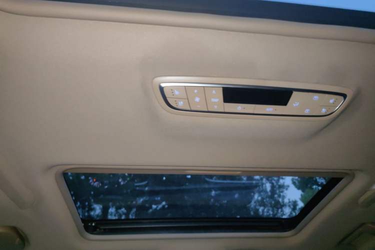 Used Buick GL8 2017 ES 28T Flagship Model China V Standard Headliner