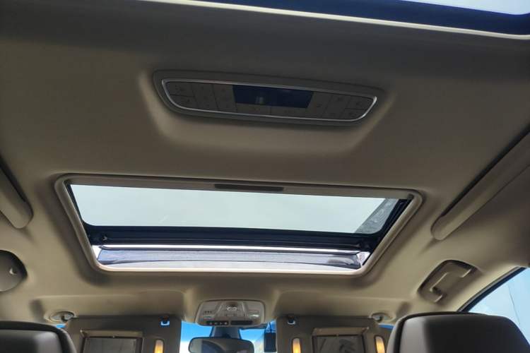 Used Buick GL8 2017 ES 28T Luxury Model China V Standard Headliner