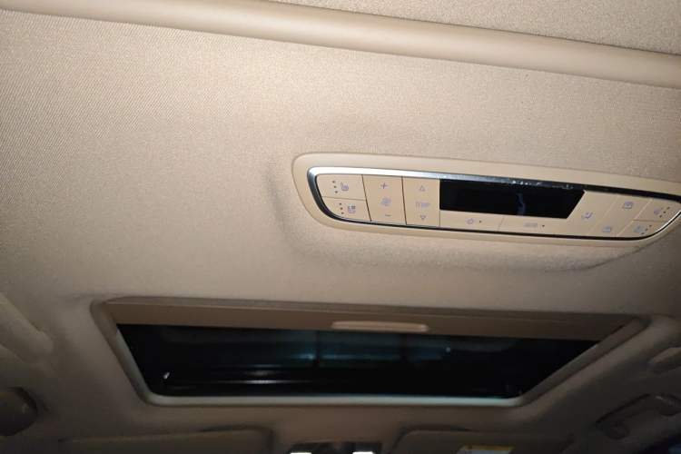 Used Buick GL8 2017 ES 28T Flagship Model China V Standard Headliner
