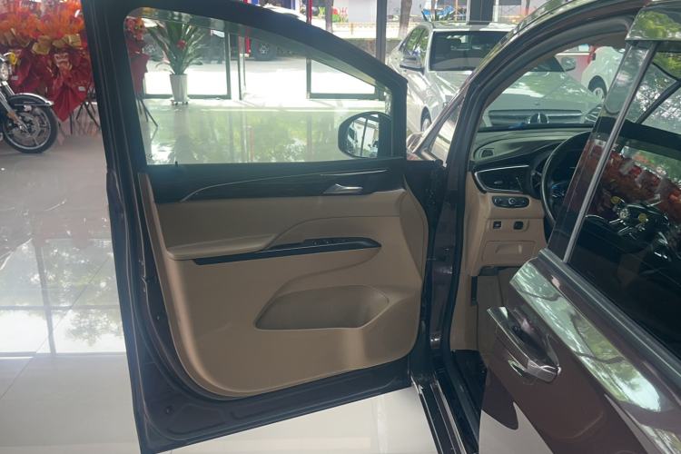 Used Buick GL8 2017 ES 28T Premium Version China V Standard Interior 1