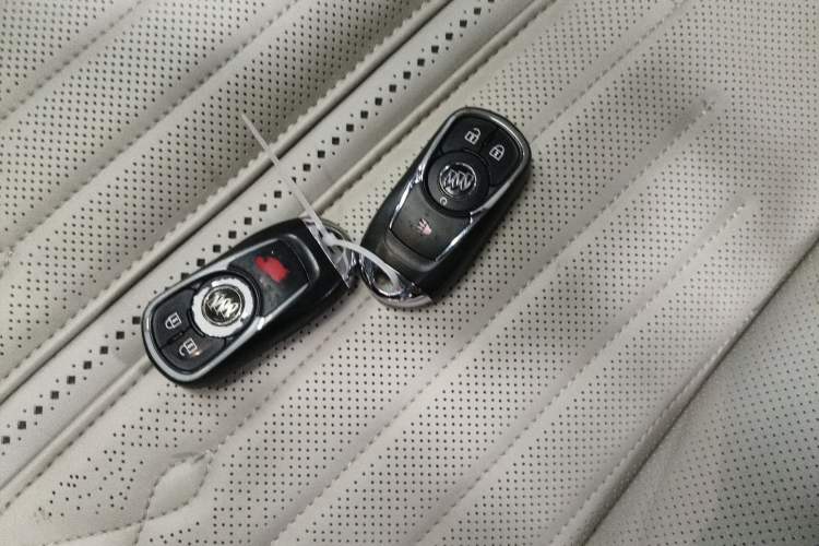 Used Buick GL8 2017 ES 28T Comfort Model China V Standard Interior 1
