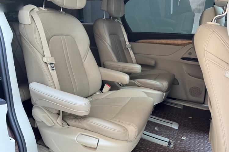 Used Buick GL8 2017 ES 28T Comfort Model China V Standard Interior 2