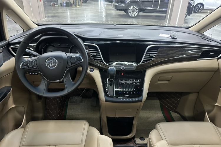 Used Buick GL8 2017 ES 28T Flagship Model China V Standard Interior 3