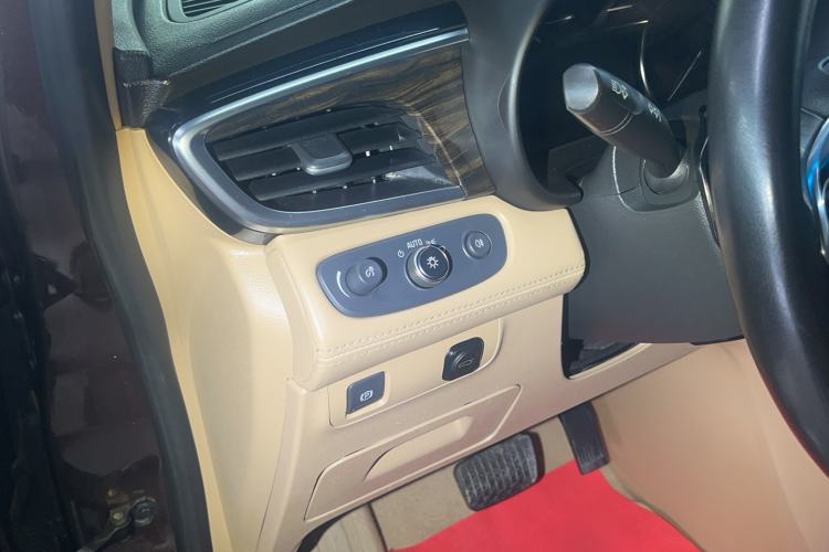 Used Buick GL8 2017 ES 28T Premium Version China V Standard Interior 4