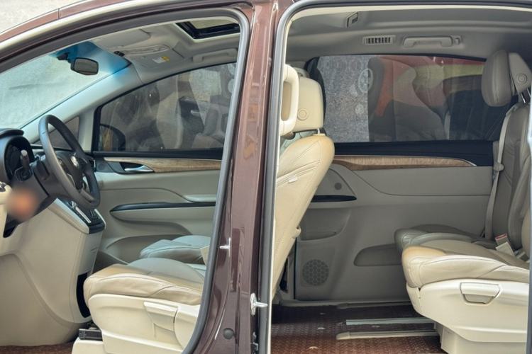 Used Buick GL8 2017 ES 28T Comfort Model China V Standard Interior 6