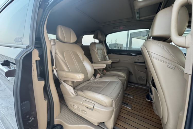 Used Buick GL8 2017 ES 28T Flagship Model China V Standard Interior 9